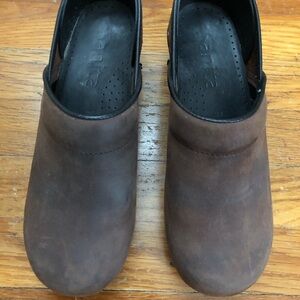 Women's Sanita Kimmie Open Pull Up Clogs in Antique Brown